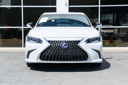 2022 Lexus ES 300h Ultra Luxury, photo 2 of 10
