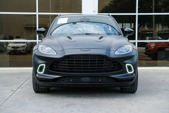 2023 Aston Martin DBX, photo 3 of 10
