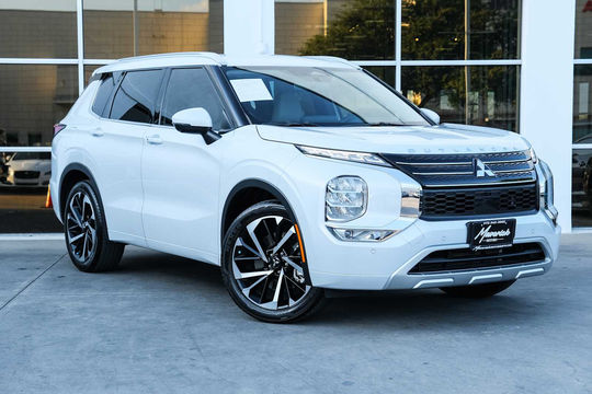 2023 Mitsubishi Outlander SEL, photo 5 of 10
