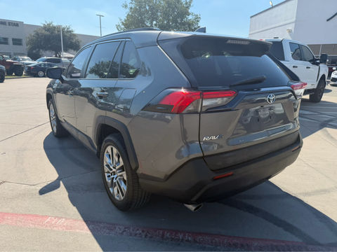 2021 Toyota RAV4 XLE Premium, photo 2 of 8