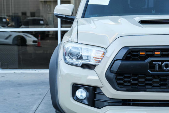 2017 Toyota Tacoma TRD Sport, photo 3 of 10