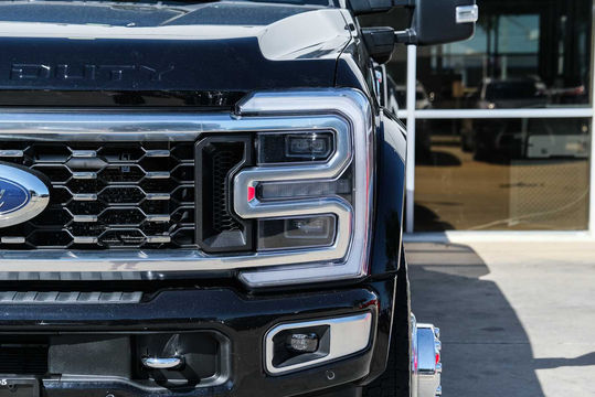 2024 Ford Super Duty F-450 Pickup Platinum, photo 6 of 10