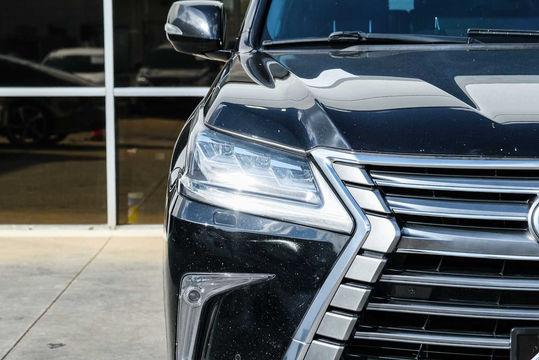 2017 Lexus LX 570, photo 3 of 10