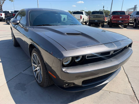 2016 Dodge Challenger R/T, photo 4 of 8