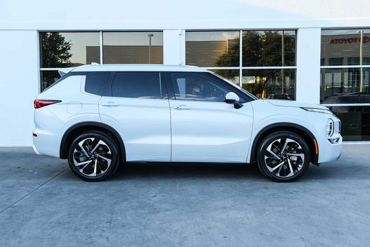 2023 Mitsubishi Outlander SEL, photo 6 of 10