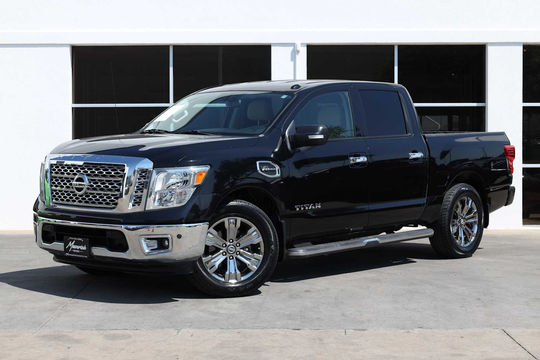 2017 Nissan Titan SV, photo 1 of 10