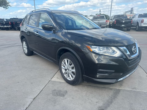 2017 Nissan Rogue SV, photo 4 of 8