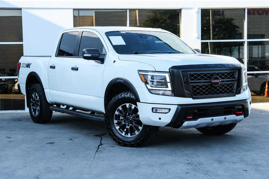 2021 Nissan Titan PRO-4X, photo 6 of 10