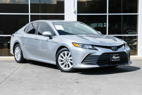 2023 Toyota Camry LE, photo 5 of 10