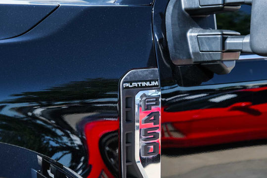 2024 Ford Super Duty F-450 Pickup Platinum, photo 3 of 10