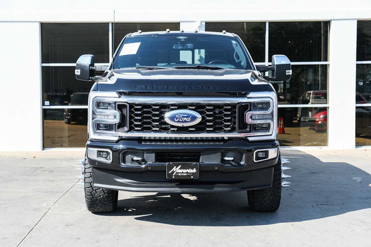 2024 Ford Super Duty F-350 DRW Pickup Platinum, photo 3 of 10