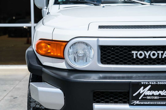 2014 Toyota FJ Cruiser, photo 4 of 10