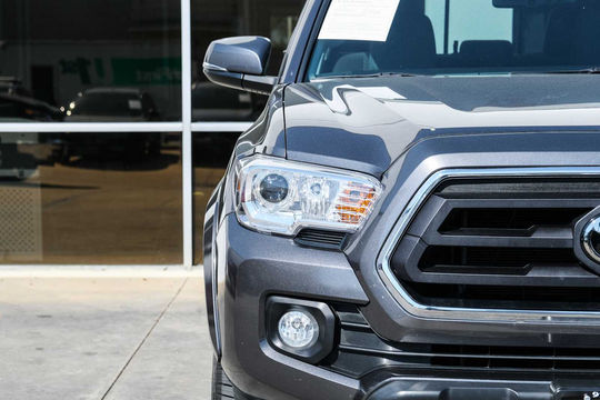 2022 Toyota Tacoma SR5, photo 3 of 10