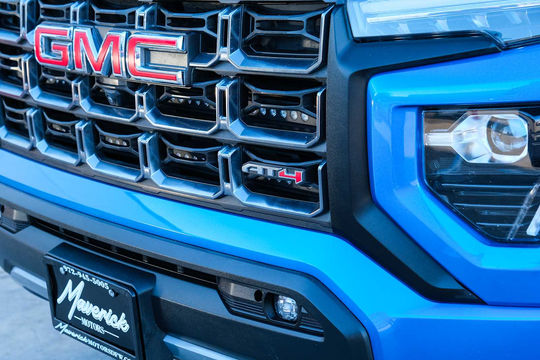 2024 GMC Canyon 4WD AT4, photo 3 of 10
