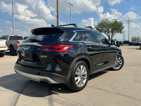 2019 INFINITI QX50 ESSENTIAL, photo 3 of 8