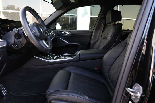2026 BMW X5 M60i M60i, photo 4 of 10