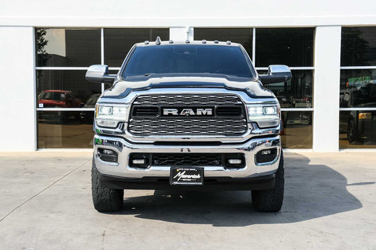 2020 Ram 3500 Limited · Diamond Black Crystal Pearlcoat, photo 5 of 10