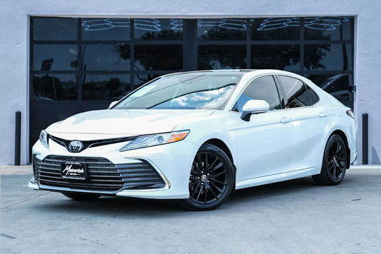 2024 Toyota Camry XLE, photo 1 of 10