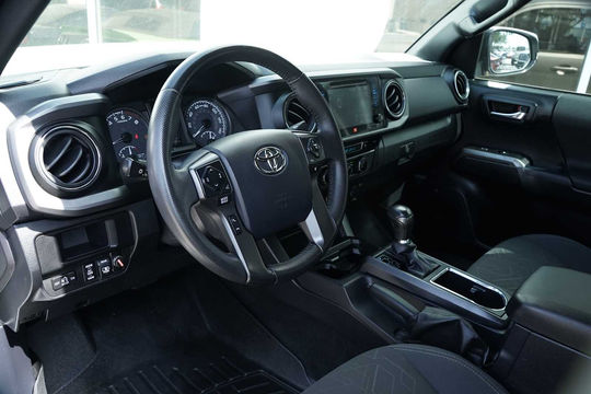 2017 Toyota Tacoma SR5, photo 3 of 10