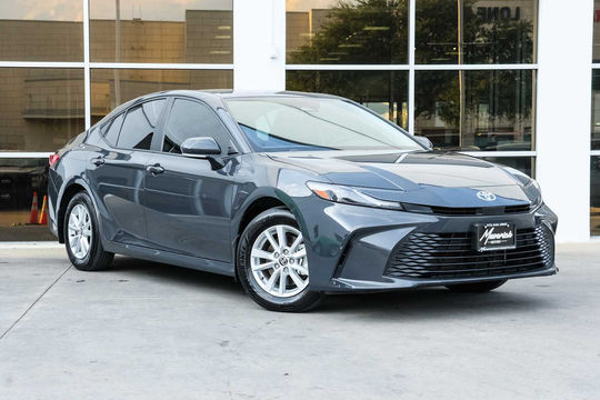 2025 Toyota Camry LE, photo 5 of 10