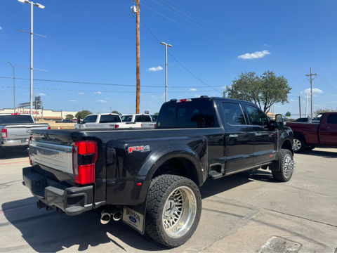 2024 Ford Super Duty F-350 DRW Pickup Platinum, photo 4 of 9