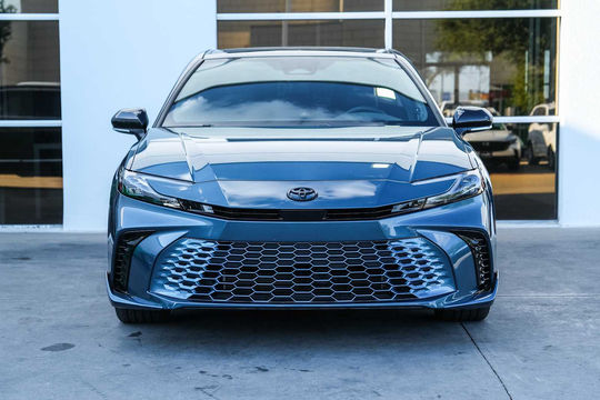 2025 Toyota Camry XSE, photo 2 of 10