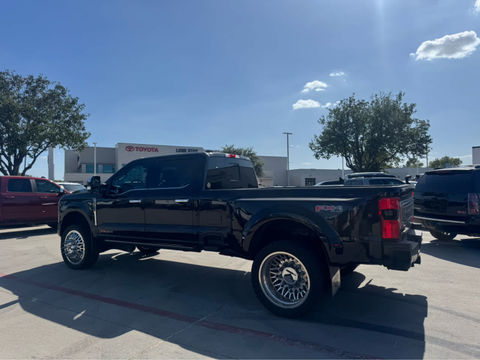 2024 Ford Super Duty F-350 DRW Pickup Platinum, photo 3 of 9