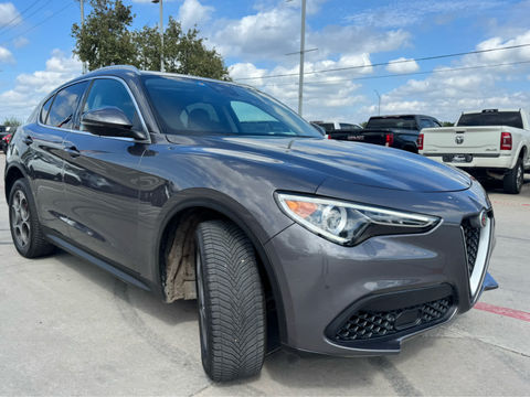 2019 Alfa Romeo Stelvio Ti Lusso, photo 4 of 8