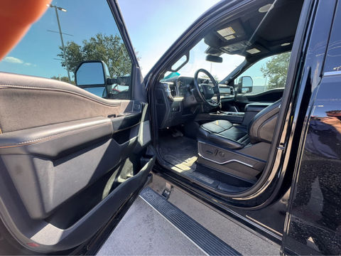 2024 Ford Super Duty F-350 DRW Pickup Platinum, photo 6 of 9