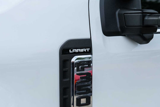 2025 Ford Super Duty F-350 SRW Pickup LARIAT, photo 3 of 10