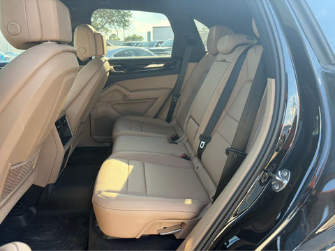 2019 Porsche Cayenne, photo 5 of 8