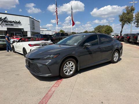 2025 Toyota Camry LE, photo 1 of 8