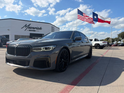 2022 BMW M760i xDrive, photo 1 of 8
