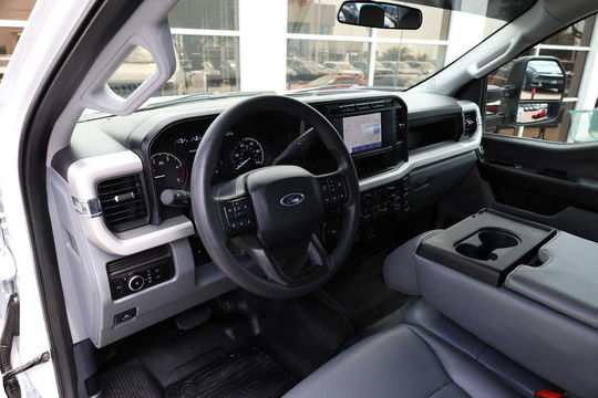 2024 Ford Super Duty F-350 DRW Pickup XL, photo 3 of 10