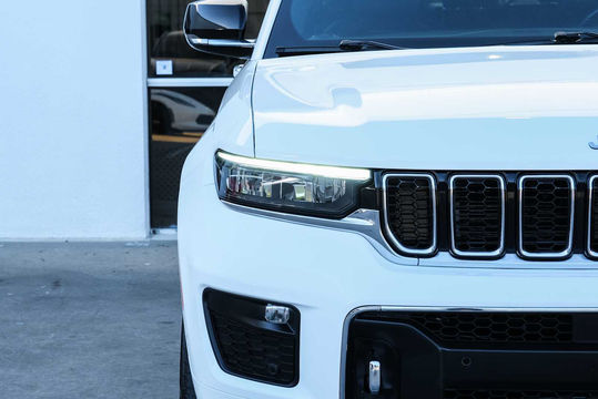 2022 Jeep Grand Cherokee Overland, photo 3 of 10