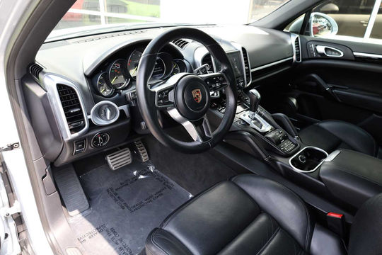 2017 Porsche Cayenne S E-Hybrid, photo 3 of 10