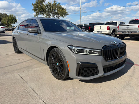 2022 BMW M760i xDrive, photo 4 of 8