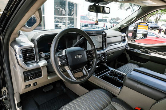 2025 Ford Super Duty F-350 SRW Platinum, photo 3 of 10