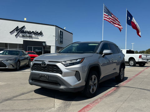 2022 Toyota RAV4 XLE, photo 1 of 8
