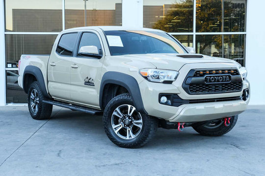 2017 Toyota Tacoma TRD Sport, photo 5 of 10