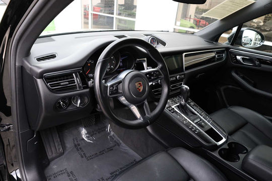2021 Porsche Macan, photo 3 of 10