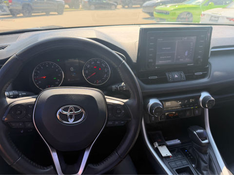 2021 Toyota RAV4 XLE Premium, photo 6 of 8