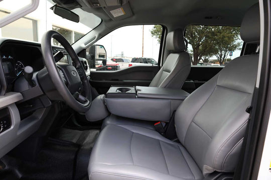 2024 Ford Super Duty F-350 DRW Pickup XL, photo 4 of 10