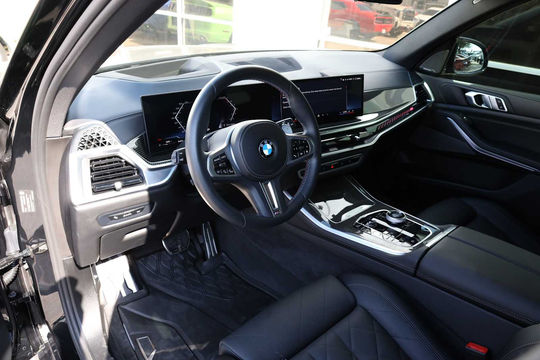 2026 BMW X5 M60i M60i, photo 3 of 10