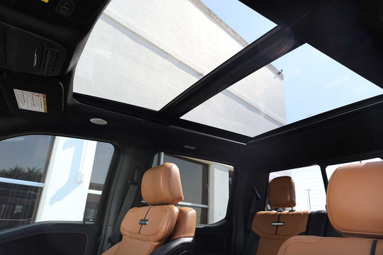 2024 Ford Super Duty F-350 DRW Pickup Platinum, photo 5 of 10