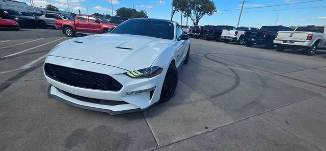 2021 Ford Mustang GT, photo 2 of 8