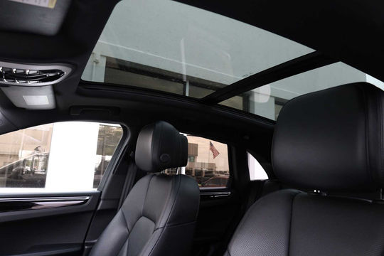 2021 Porsche Macan, photo 5 of 10
