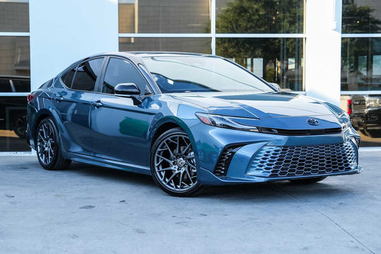 2025 Toyota Camry XSE, photo 5 of 10