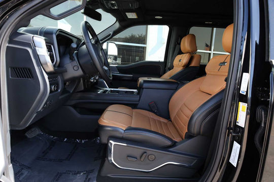 2024 Ford Super Duty F-350 DRW Pickup Platinum, photo 4 of 10