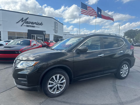2017 Nissan Rogue SV, photo 1 of 8